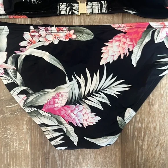 Tommy Bahama swim suit - Picture 3 of 4